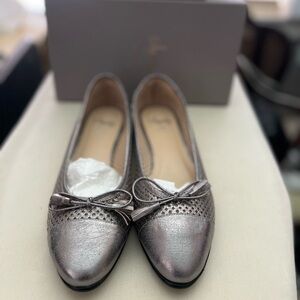 Never worn soft leather pewter flats.